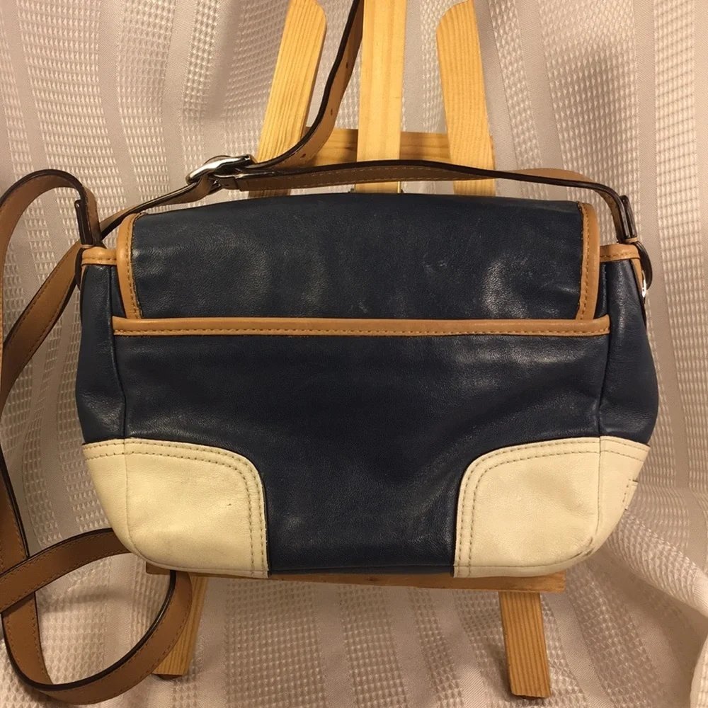 Coach elegant soft glove leather purse EUC